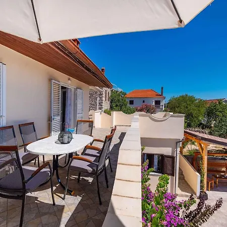 In Sv. Filip I Jakov 36764 Daire